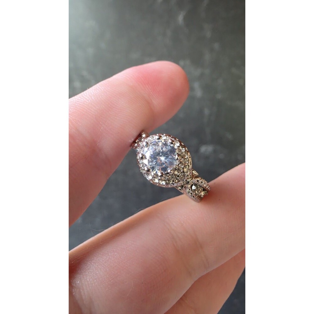 Clear Glass Silver Tone Metal Ring Size 5.25 Vintage Costume Jewelry